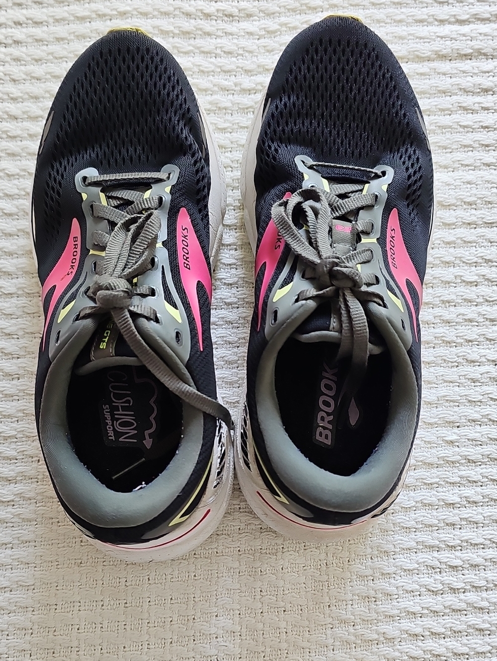 Brooks Women's Black and Pink Athletic Running Shoes